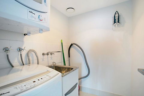 Number 1 H Residences - WiFi, Parking & More By Gold Coast Holidays - Perths Hotel 1