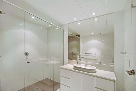 Number 1 H Residences - WiFi, Parking & More By Gold Coast Holidays - Perths Hotel 12