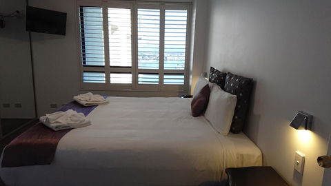 Surfers Hawaiian Holiday Apartments - Perths Hotel 10