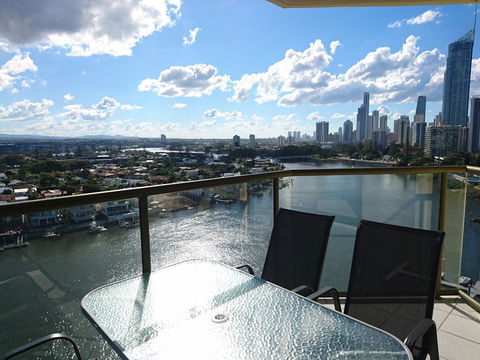 Surfers Hawaiian Holiday Apartments - Perths Hotel 13