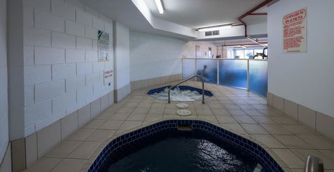 Surfers Hawaiian Holiday Apartments - Perths Hotel 20