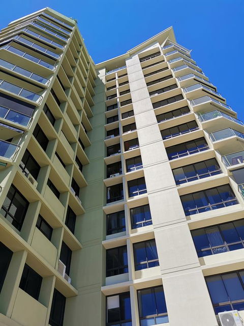 Surfers Hawaiian Holiday Apartments - Perths Hotel 7