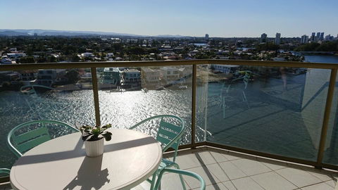 Surfers Hawaiian Holiday Apartments - Perths Hotel 8