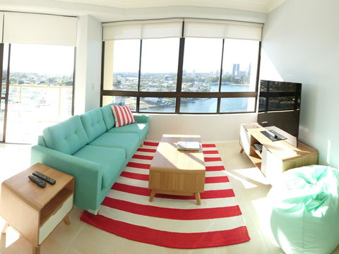 Surfers Hawaiian Holiday Apartments - Perths Hotel 1