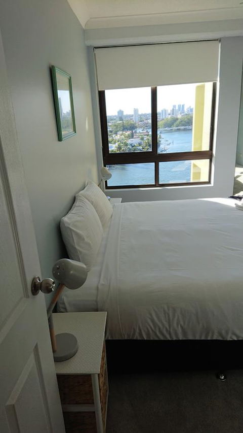 Surfers Hawaiian Holiday Apartments - Perths Hotel 11