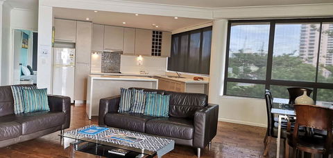 Surfers Hawaiian Holiday Apartments - Perths Hotel 6