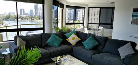 Surfers Hawaiian Holiday Apartments - Perths Hotel 2