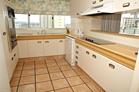 Hi Surf Beachfront Resort Apartments - Perths Hotel 24