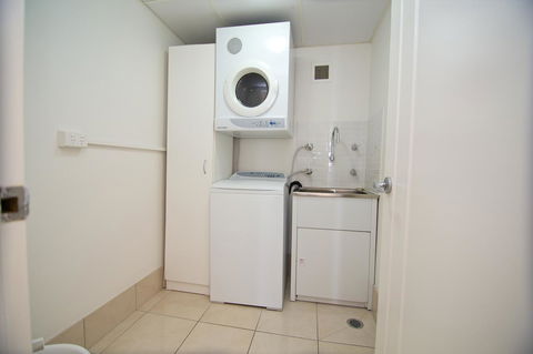 Hi Surf Beachfront Resort Apartments - Perths Hotel 15