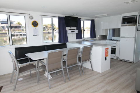 Coomera Houseboats - Perths Hotel 16