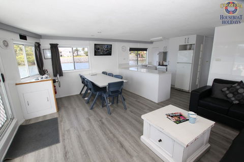 Coomera Houseboats - Perths Hotel 8