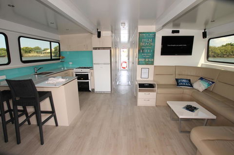 Coomera Houseboats - Perths Hotel 9