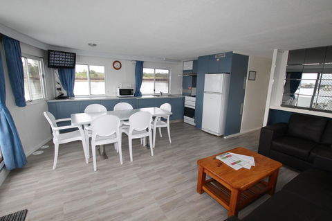 Coomera Houseboats - Perths Hotel 5