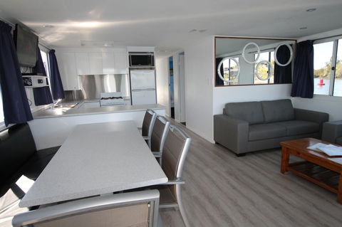 Coomera Houseboats - Perths Hotel 15