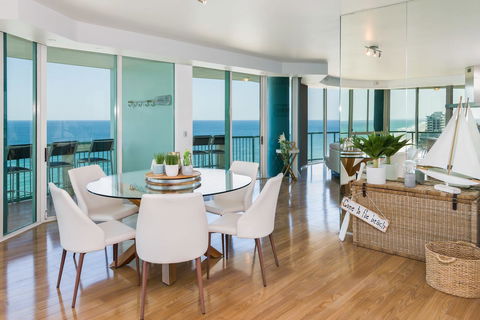 The Waterford On Main Beach - Perths Hotel 9