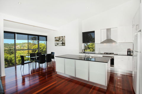 224 Centenary Heights Road Coolum Beach, 500 Dollar Bond, Linen Included - Perths Hotel 2