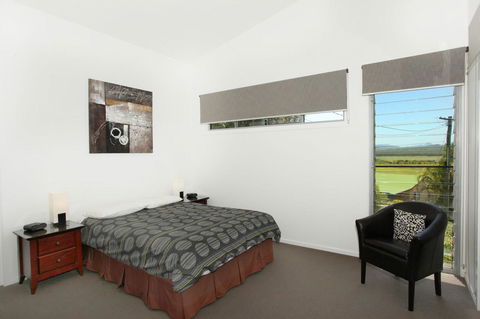 224 Centenary Heights Road Coolum Beach, 500 Dollar Bond, Linen Included - Perths Hotel 13