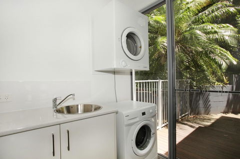 224 Centenary Heights Road Coolum Beach, 500 Dollar Bond, Linen Included - Perths Hotel 14