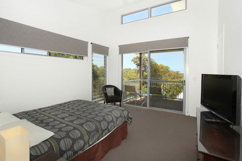 224 Centenary Heights Road Coolum Beach, 500 Dollar Bond, Linen Included - Perths Hotel 12