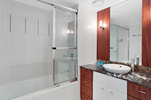 Holiday Holiday Chevron Renaissance Apartments - Perths Hotel 29
