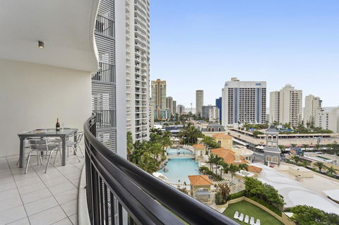 Holiday Holiday Chevron Renaissance Apartments - Perths Hotel 24