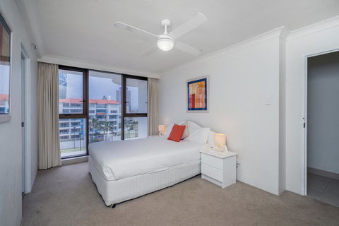 Surfers Aquarius On The Beach - Perths Hotel 44