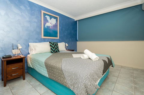 Breakers North Absolute Beachfront Apartments - Official - Perths Hotel 40
