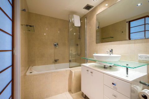 Breakers North Absolute Beachfront Apartments - Official - Perths Hotel 5