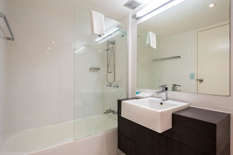 Breakers North Absolute Beachfront Apartments - Official - Perths Hotel 25