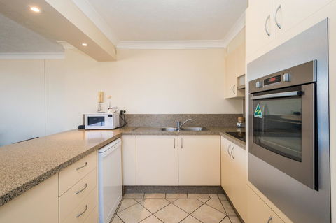Breakers North Absolute Beachfront Apartments - Official - Perths Hotel 18