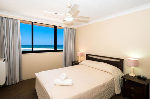 Breakers North Absolute Beachfront Apartments - Official - Perths Hotel 8