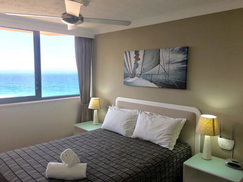 Breakers North Absolute Beachfront Apartments - Official - Perths Hotel 6