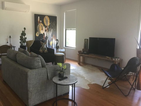 Sam's Buderim Mountain Guest House - Perths Hotel 6