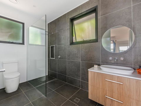 Sam's Buderim Mountain Guest House - Perths Hotel 5