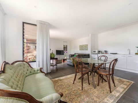 Sam's Buderim Mountain Guest House - Perths Hotel 16