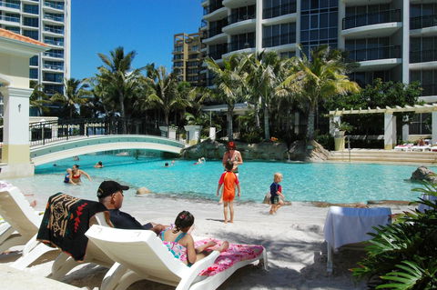 Chevron Renaissance - HR Surfers Paradise - Perths Hotel 15