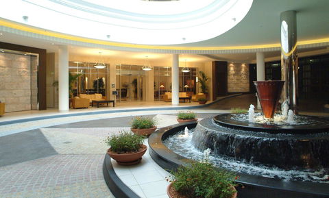 Chevron Renaissance - HR Surfers Paradise - Perths Hotel 21