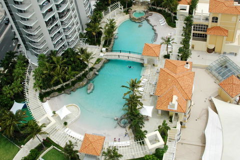 Chevron Renaissance - HR Surfers Paradise - Perths Hotel 9