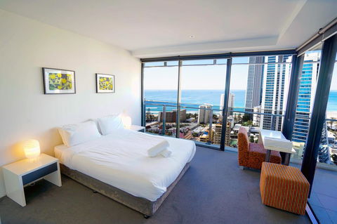 Circle On Cavill Surfers Paradise Apartments-Holiday Paradise - Perths Hotel 9