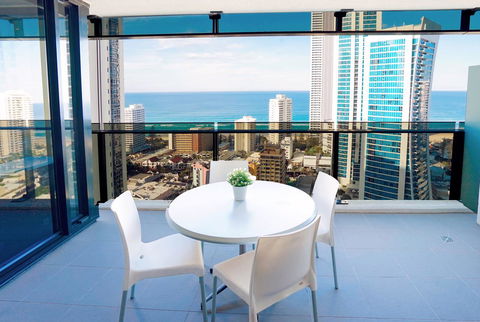 Circle On Cavill Surfers Paradise Apartments-Holiday Paradise - Perths Hotel 2