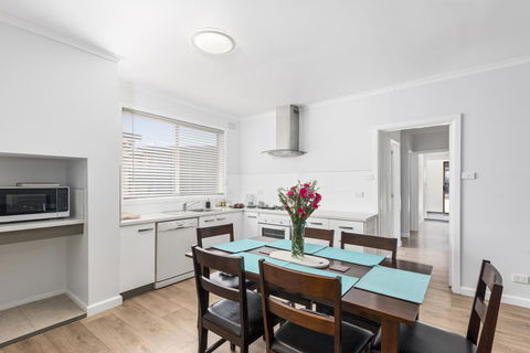 Wattle Grove Villa - Perths Hotel 0