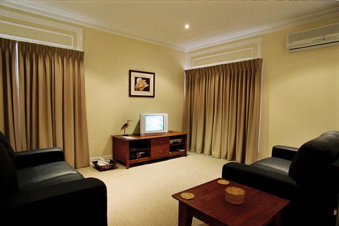 Waverley House Cottages - Perths Hotel 1