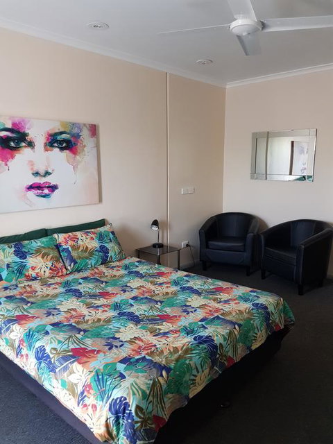 Wentworth Central Motor Inn - Perths Hotel 3