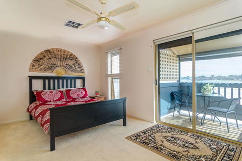 West Lakes Townhouse - Perths Hotel 0