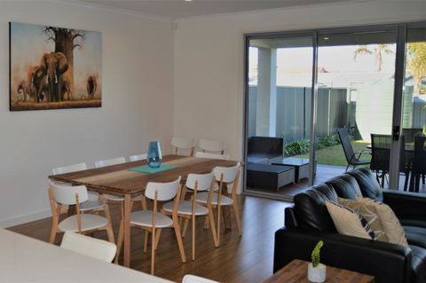 Western Breeze - Perths Hotel 2