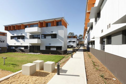 Western Sydney University Village - Parramatta - Perths Hotel 0