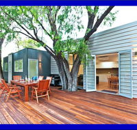 Whatmans Beach House - Perths Hotel