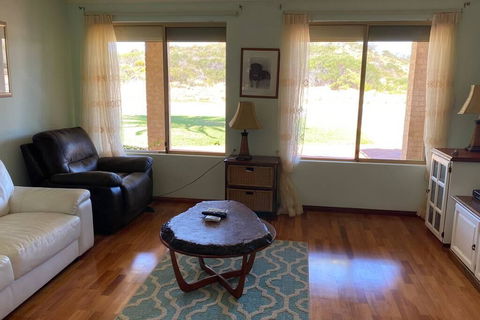 Whispering Palms - Perths Hotel 3