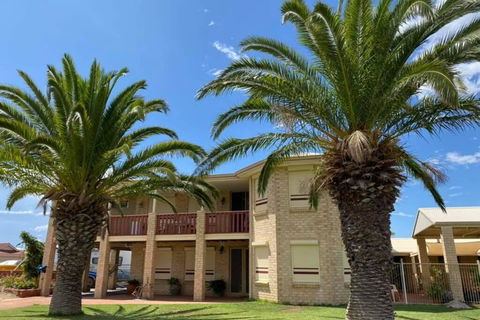 Whispering Palms - Perths Hotel 0