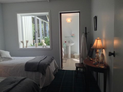 Whispering Pines Bed And Breakfast - Perths Hotel 2